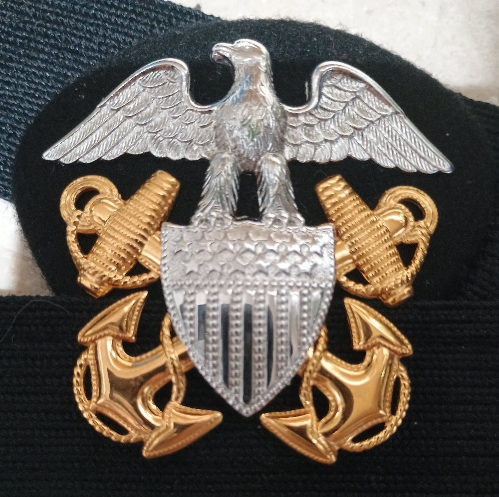 WW11 US Navy Officers Hat Badge